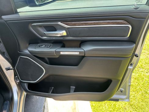 Used 2019 RAM 1500 Laramie AWD/4WD image 23