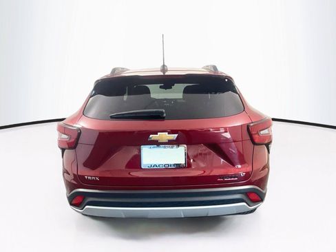Used 2025 Chevrolet Trax LT FWD image 4