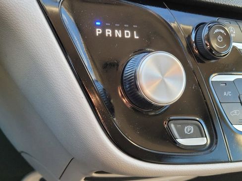 Used 2023 Chrysler Pacifica Touring-L image 26