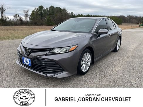 Used 2019 Toyota Camry LE image 1