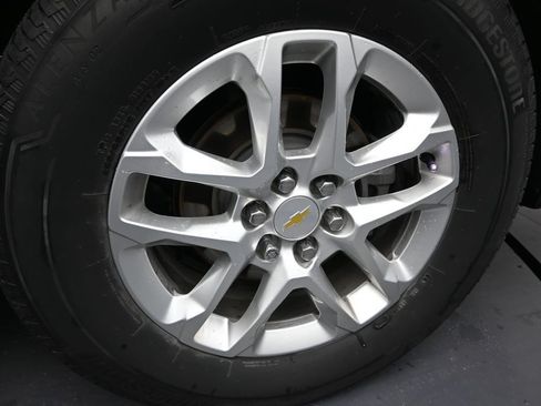 Used 2022 Chevrolet Traverse LS FWD image 10