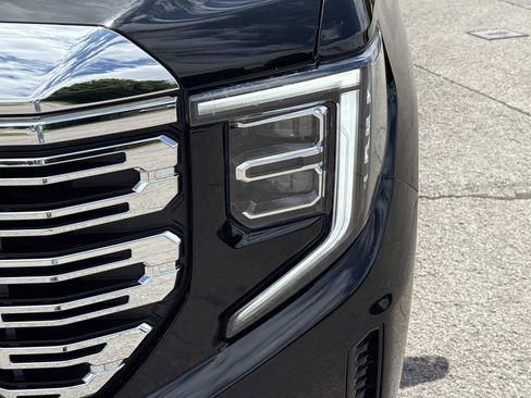 Used 2025 GMC Sierra 1500 Denali w/ Denali Reserve Package AWD/4WD image 11