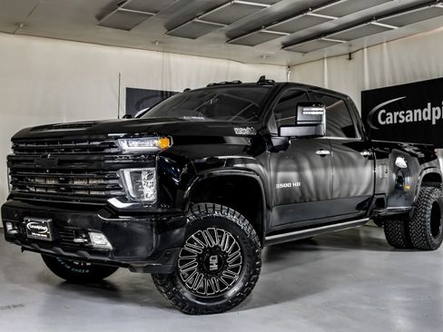 Used 2023 Chevrolet Silverado 3500 High Country w/ Technology Package AWD/4WD image 5