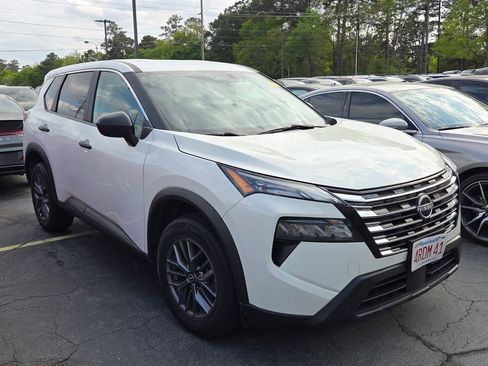 Used 2024 Nissan Rogue S AWD/4WD image 3