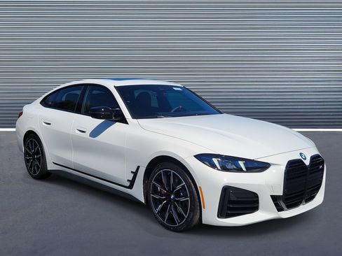 New 2026 BMW M440i w/ Premium Package image 2