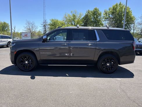 Used 2021 Chevrolet Suburban Premier AWD/4WD image 2
