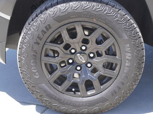 Used 2023 Chevrolet Colorado Trail Boss AWD/4WD image 5