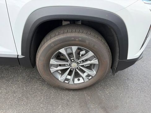 Used 2026 Chevrolet Equinox LT w/ Safety and Technology Package AWD/4WD image 2