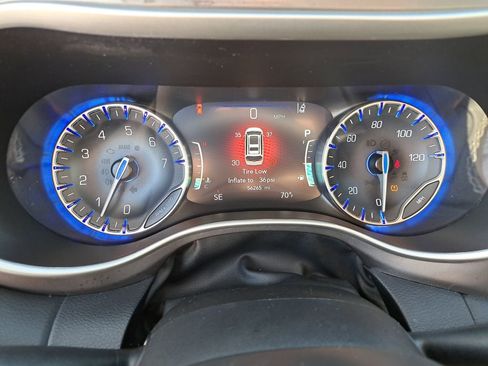 Used 2024 Chrysler Pacifica Touring-L image 19