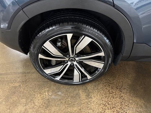 Certified 2022 Volvo XC40 P8 Recharge Plus image 37
