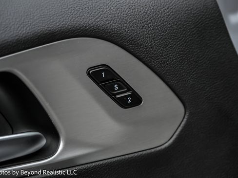 Used 2024 Chrysler Pacifica Limited w/ S Appearance Package image 24