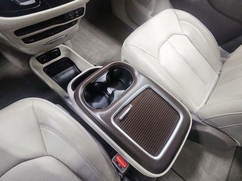 Used 2020 Chrysler Pacifica Touring-L Plus w/ Tire & Wheel Group image 23