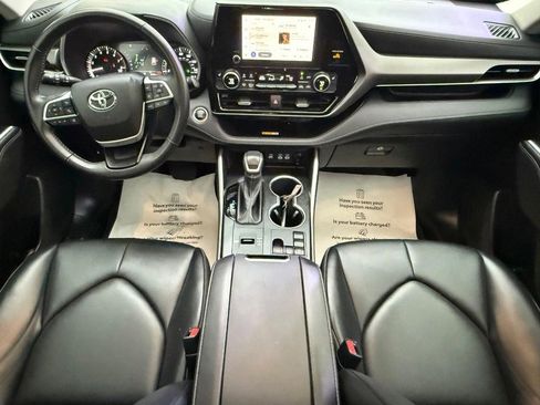 Used 2024 Toyota Highlander XLE image 11