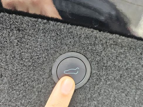 Used 2023 Tesla Model X image 76