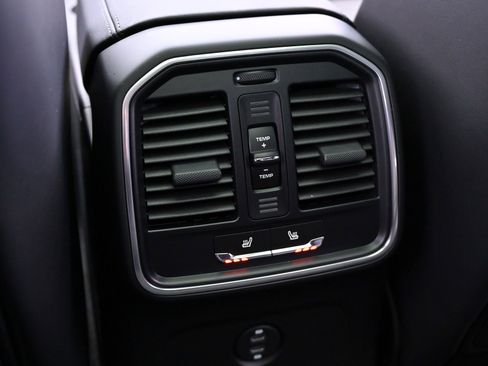 Certified 2025 Porsche Macan image 24