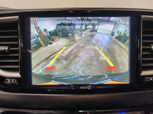 Used 2024 Chrysler Pacifica Touring-L FWD image 19