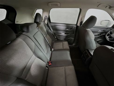 Used 2024 Nissan Rogue SV image 24