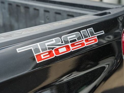 Used 2022 Chevrolet Silverado 1500 LT Trail Boss w/ LPO, Dark Essentials Package AWD/4WD image 21