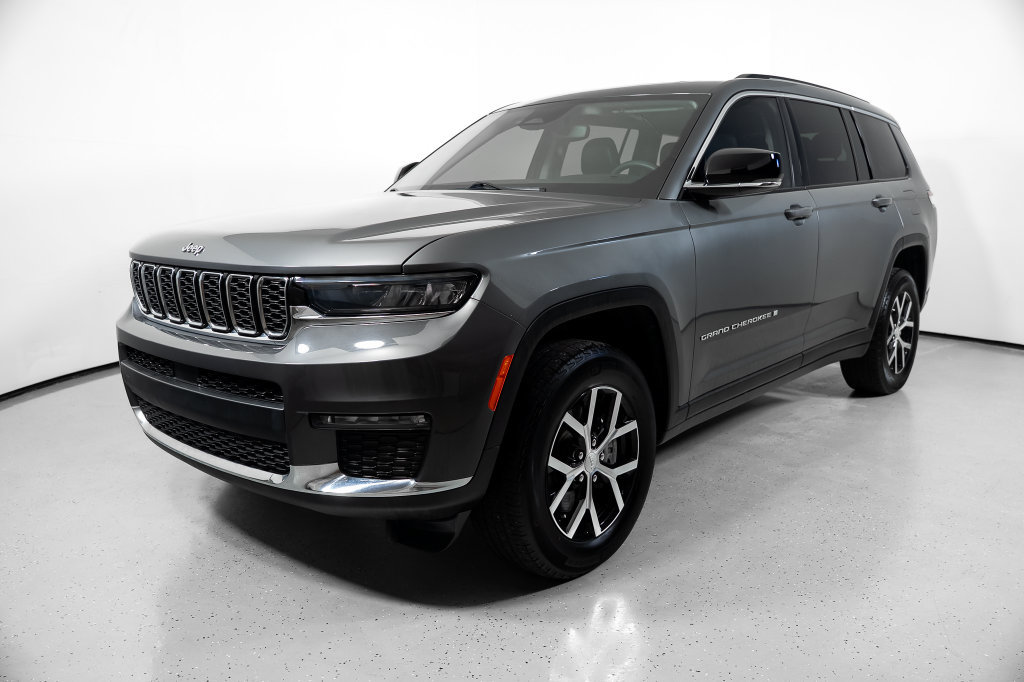 Used 2023 Jeep Grand Cherokee L Limited RWD image 16