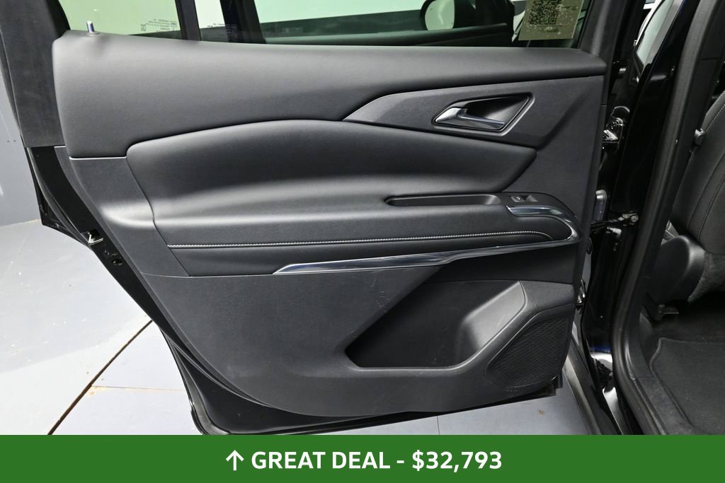 Used 2024 Chevrolet Traverse LT FWD image 17