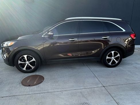 Used 2017 Kia Sorento EX image 4
