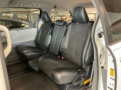Used 2013 Toyota Sienna SE FWD image 21