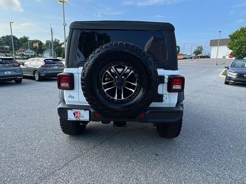 Used 2025 Jeep Wrangler Sport AWD/4WD image 5