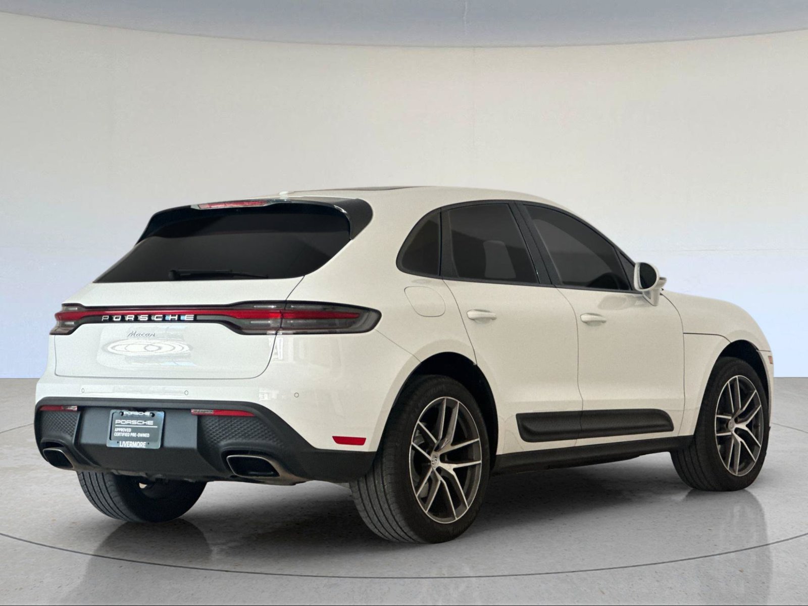 Certified 2023 Porsche Macan AWD/4WD image 8