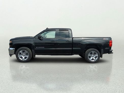 Used 2019 Chevrolet Silverado 1500 Custom w/ Custom Convenience Package AWD/4WD image 4