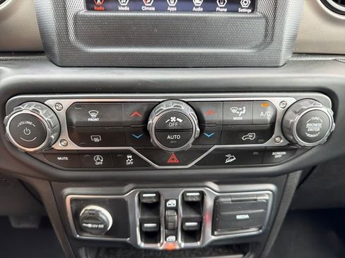 Used 2018 Jeep Wrangler Unlimited Sport S AWD/4WD image 14