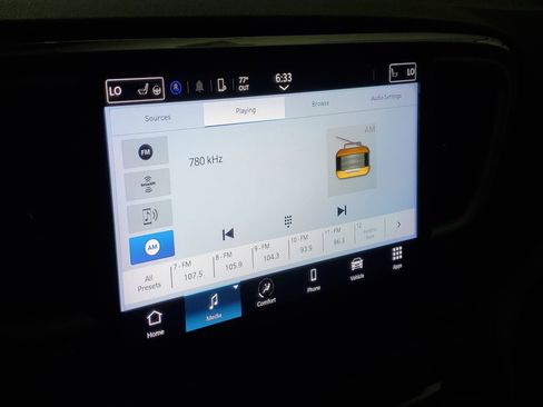 Used 2022 Chrysler Pacifica Touring-L AWD/4WD image 32