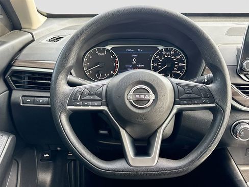 Used 2024 Nissan Altima 2.5 SV image 11