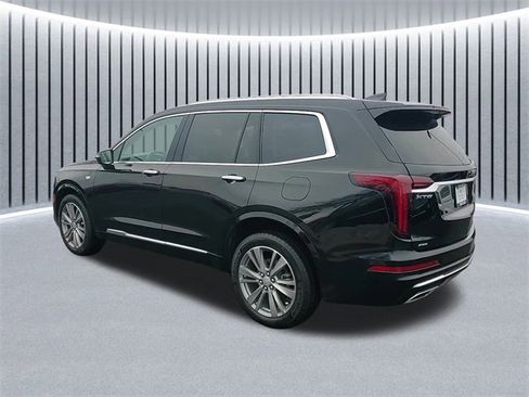Used 2023 Cadillac XT6 Premium Luxury image 7