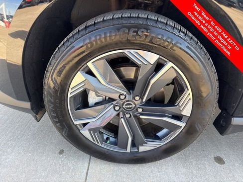 Certified 2025 Nissan Murano SV image 9