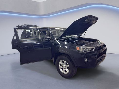 Used 2018 Toyota 4Runner SR5 Premium image 8