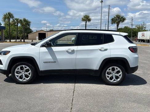 Used 2024 Jeep Compass Latitude AWD/4WD image 3
