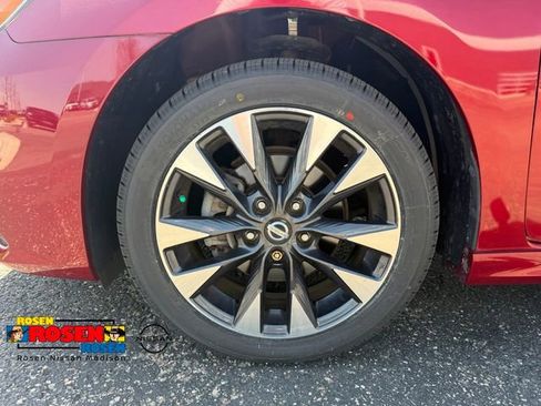 Used 2018 Nissan Sentra SR FWD image 9