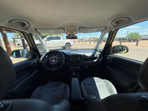 Used 2017 FIAT 500L Trekking w/ Urbana Appearance Package FWD image 16