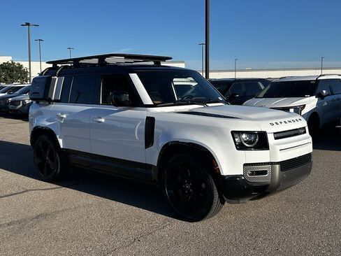 Used 2023 Land Rover Defender 110 X-Dynamic SE image 4