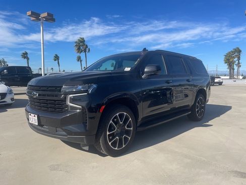 Used 2024 Chevrolet Suburban RST image 5