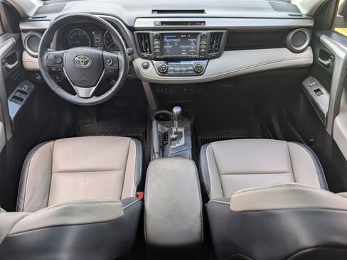 Used 2018 Toyota RAV4 Platinum FWD image 25