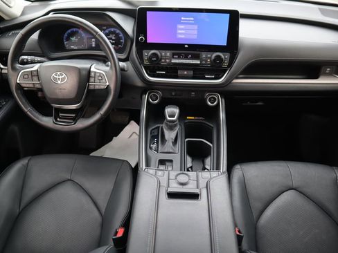 Used 2024 Toyota Grand Highlander Limited image 13