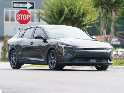 Used 2025 Kia K4 FWD image 35
