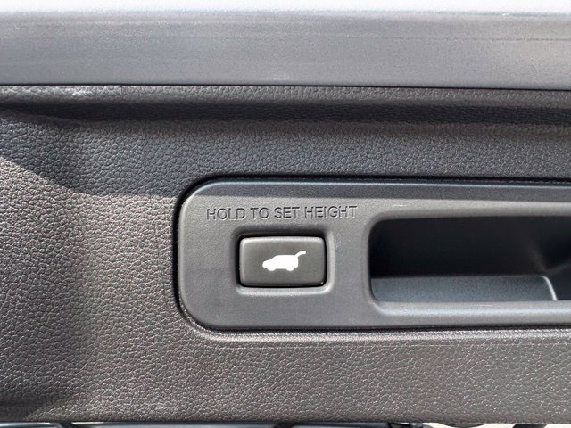 Used 2025 Honda Pilot Black Edition image 12