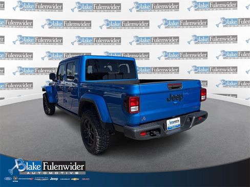 Used 2024 Jeep Gladiator Sport image 1