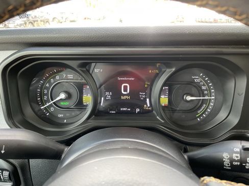 Used 2024 Jeep Wrangler Unlimited image 7