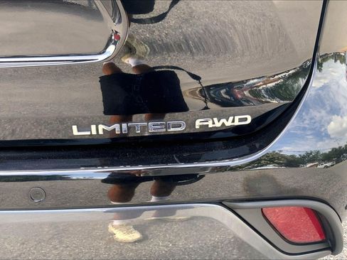 Used 2026 Toyota Highlander Limited AWD/4WD image 10