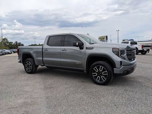 Used 2025 GMC Sierra 1500 AT4 w/ AT4 Premium Package AWD/4WD image 2