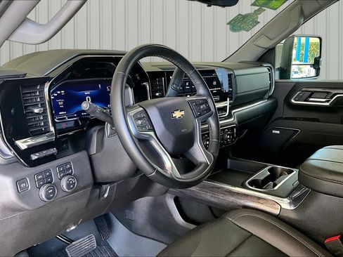 Used 2024 Chevrolet Silverado 2500 LTZ w/ LTZ Plus Package AWD/4WD image 4