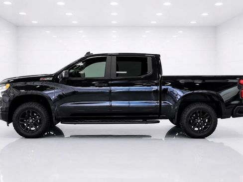 Used 2022 Chevrolet Silverado 1500 LT Trail Boss w/ LT Trail Boss Premium Package AWD/4WD image 2